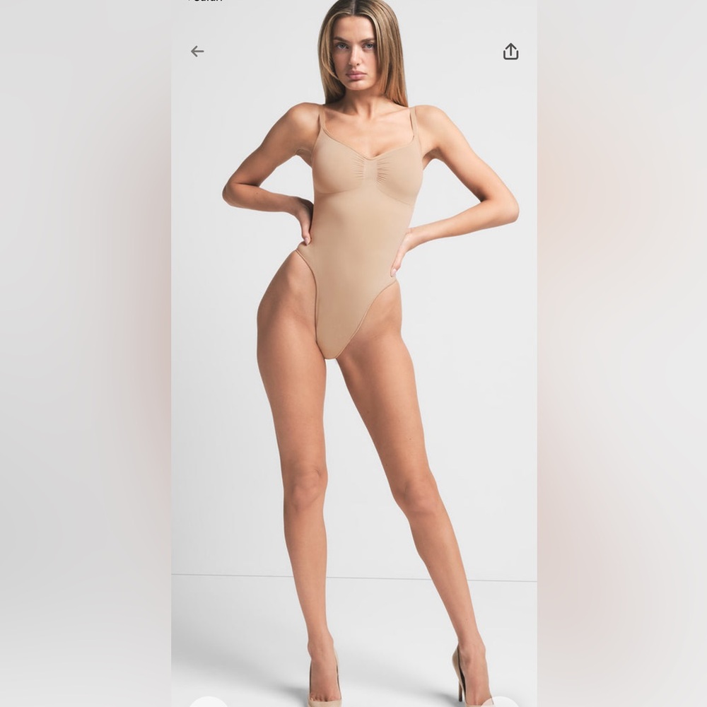 SKIMS Best Seller Seamless Sculpt Thong Bodysuit - Clay. Brand New. Size S/M